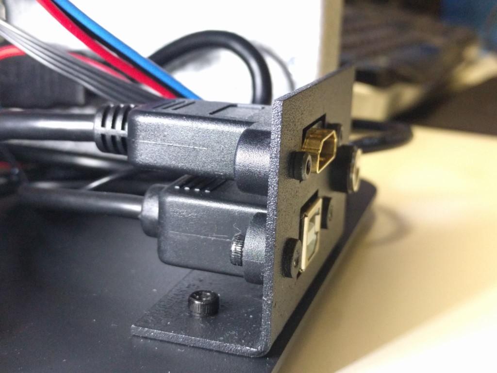 D7 Back Connections (USB / HDMI)